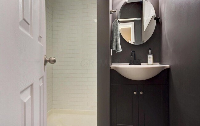 Building Photo - 220 N Monroe Ave