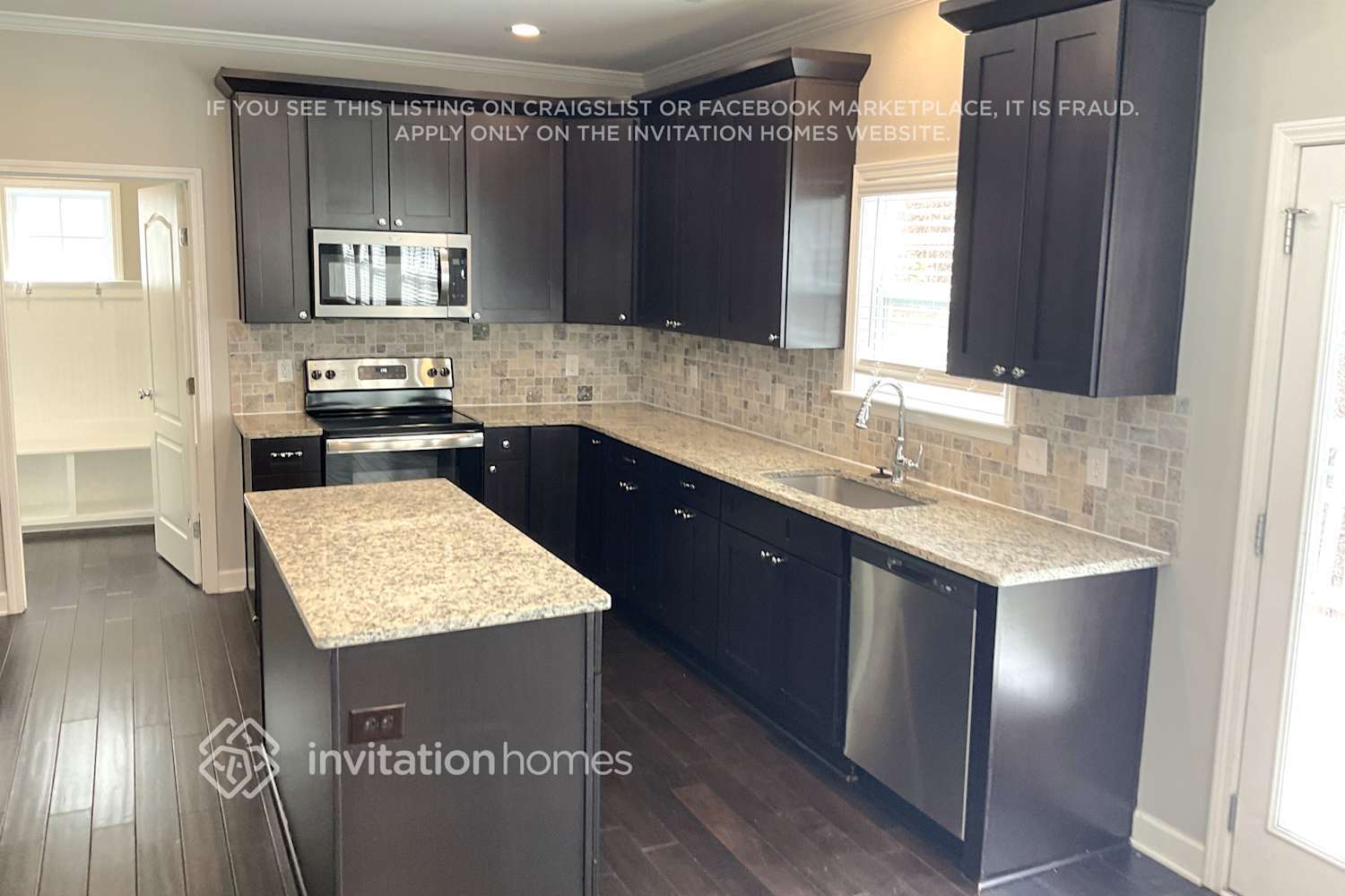 Building Photo - 270 Water Mill Rd