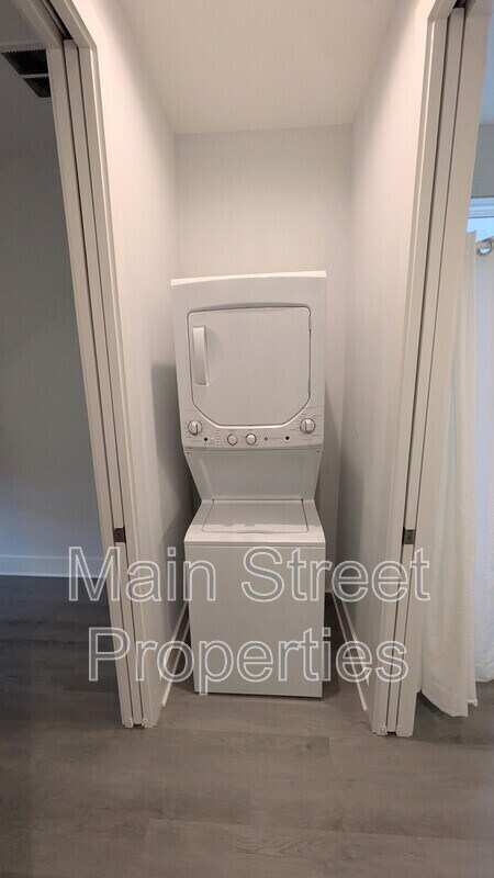 Building Photo - 379 S Clubbs St