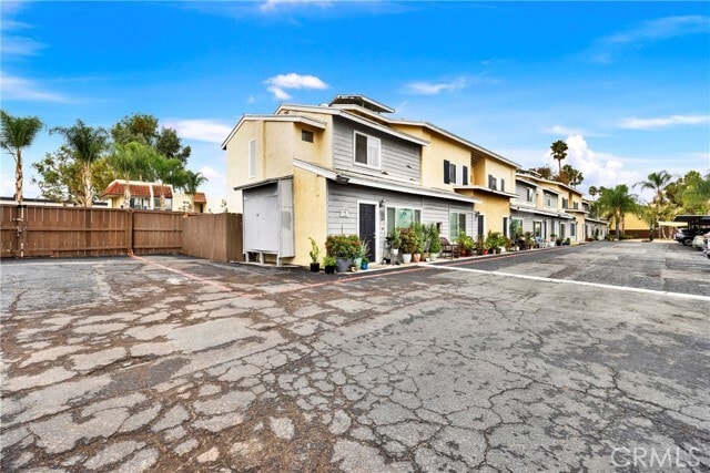 Building Photo - 980 E Mission Ave