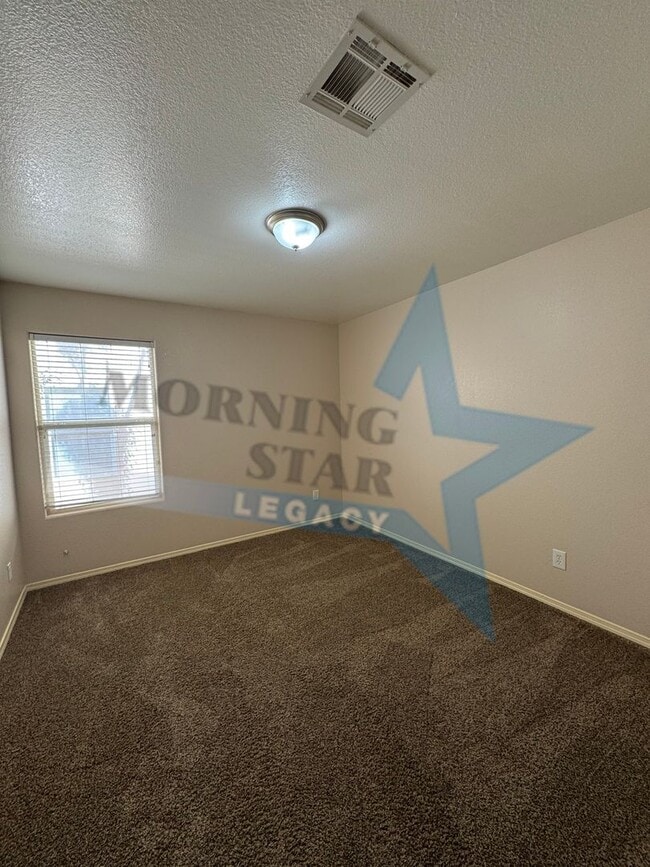 Building Photo - 4 Bed House with converted garage!