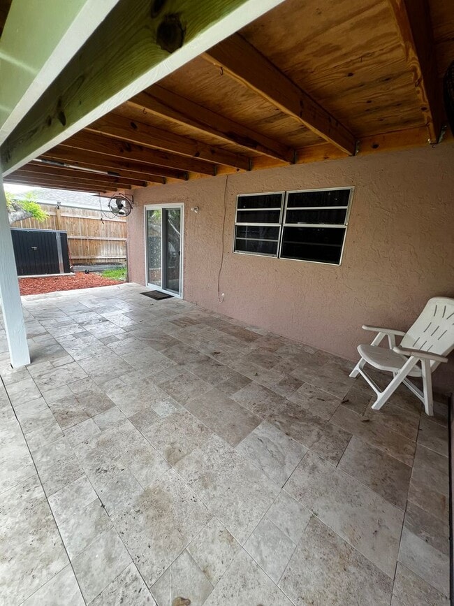 Building Photo - 3 BEDROOM 2 BATH CONVENIENTLY LOCATED WITH A TROPICAL OASIS IN THE BACK YARD!