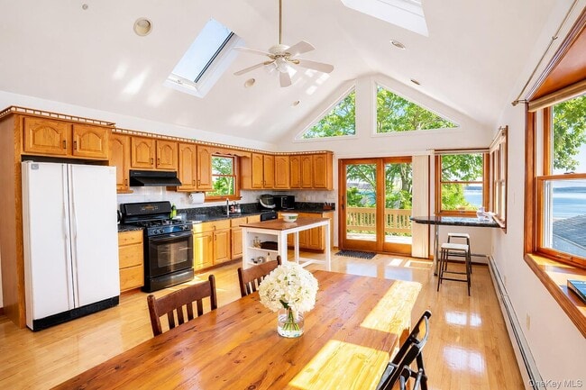 Building Photo - 1250 2nd St