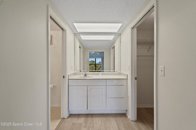 Building Photo - 6165 S Mirror Lake Dr