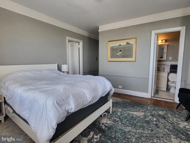 Building Photo - 2031 Locust St