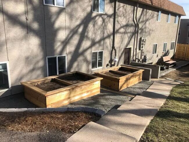 Building Photo - 2145 King St