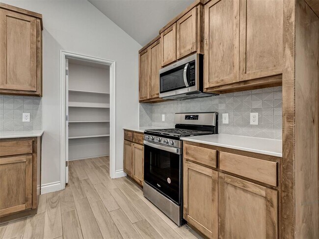 Building Photo - 417 Pergola St