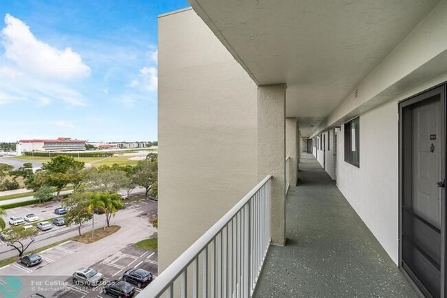 Building Photo - 2240 N Cypress Bend Dr