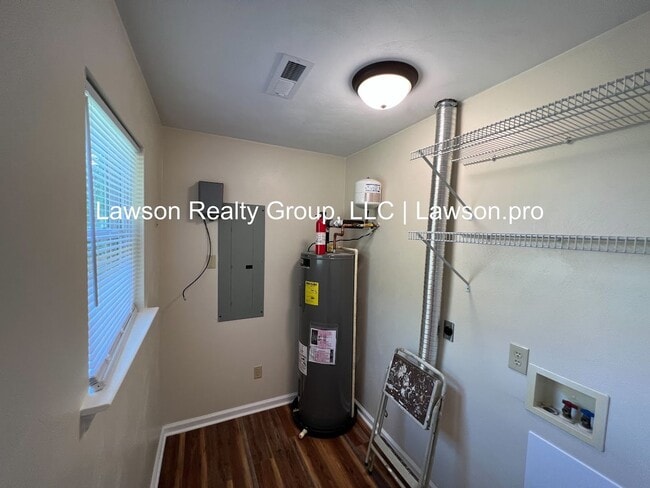 Building Photo - 7th St 306-8