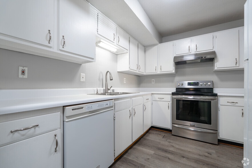 3BR, 1BA - 950SF - Kitchen - 816-818 Rubel Ave