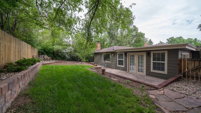 Building Photo - Charming Rancher in Cheyenne Mountain