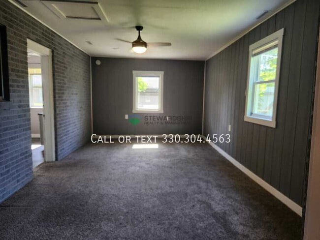 Building Photo - 15257 Lincoln Way W