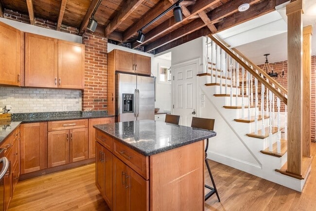 Building Photo - 9R Salem St Ave