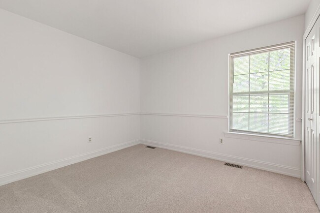 Building Photo - Stylishly Updated 4BR Home in Convenient Bear Location