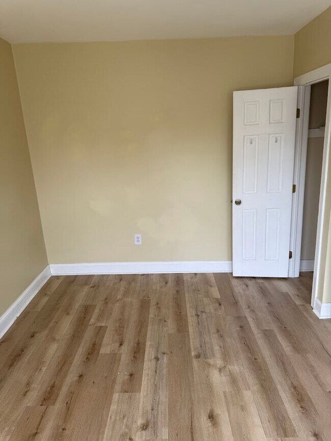 Building Photo - 5552 Avondale Pl