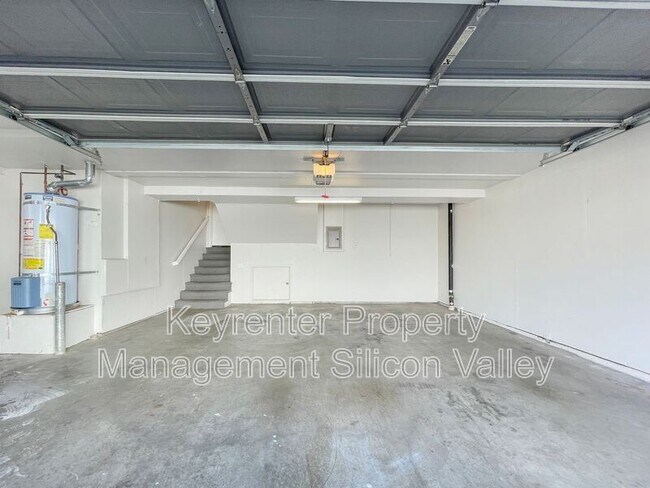 Building Photo - 1889 Kobuk Valley Common