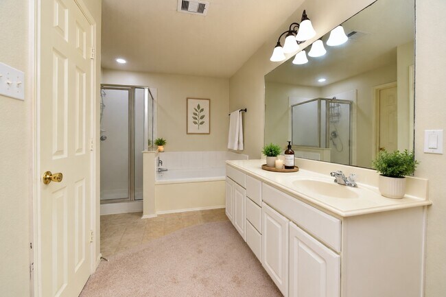 Building Photo - 29631 Turnbury Village Dr