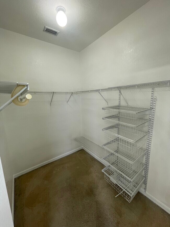 Building Photo - 611 Terranova Dr