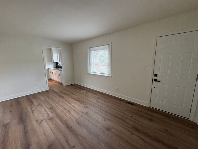 Building Photo - Cozy 2 Bedroom Duplex In NoDa Area