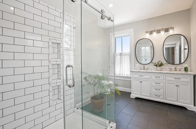 Building Photo - 329 E Jenkins Ave