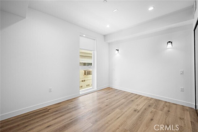 Building Photo - 10657 Moorpark St