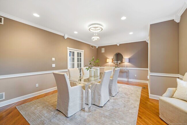 Building Photo - 215 Paddock Hill Ln