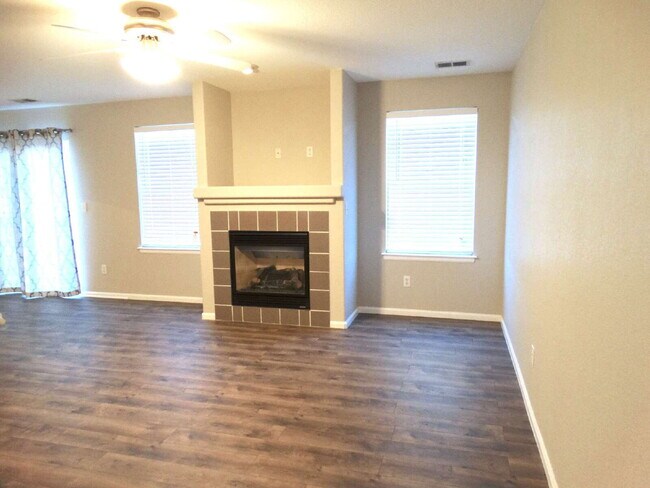Building Photo - Fantastic Updated 3 Bed 2 Bath 2 Car Garage Duplex at Saddle Rock Ridge in Cherry Creek Schools!!