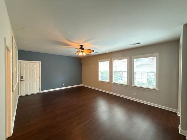 Building Photo - Avenues at Ayrsley