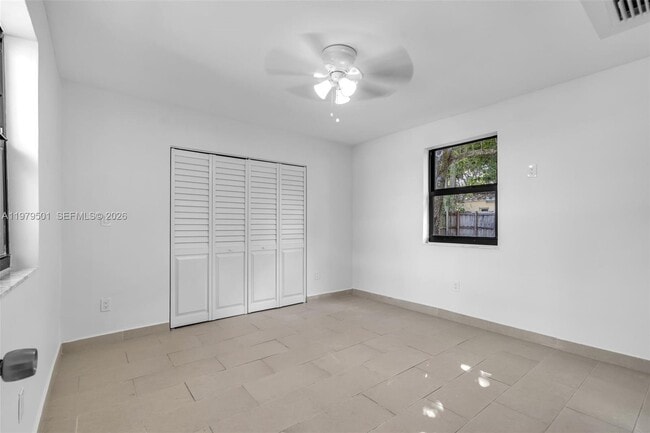 Building Photo - 130 SW 31st Ct