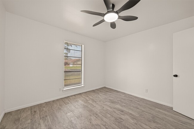 Building Photo - 5523 Kuldell Dr