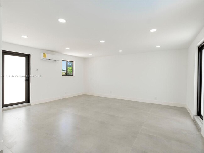 Building Photo - 1181 NE 202nd St