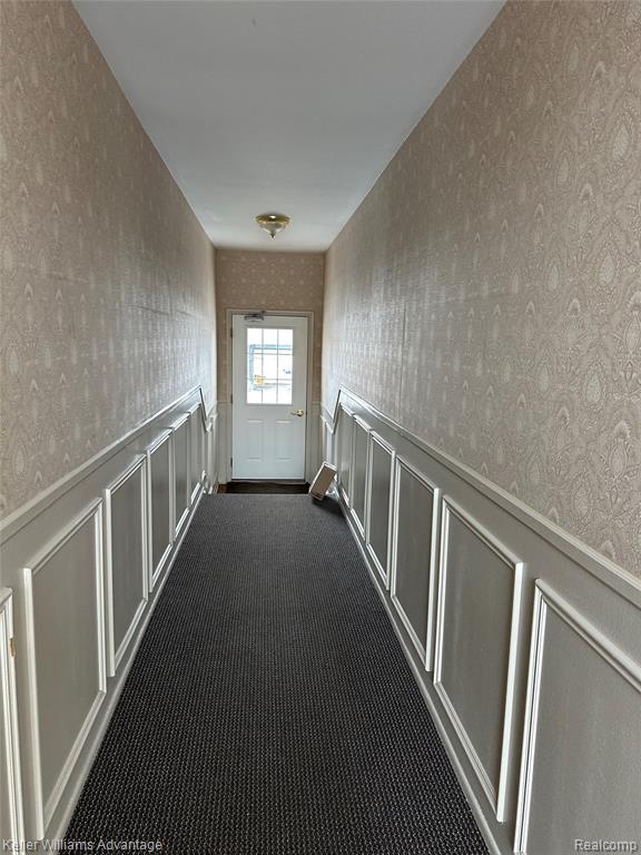 Building Photo - 653 E Fox Hills Dr