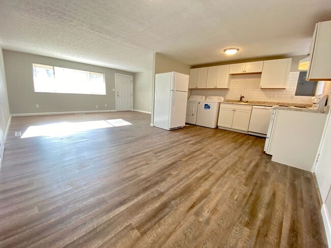 Building Photo - 301 Ives Ln