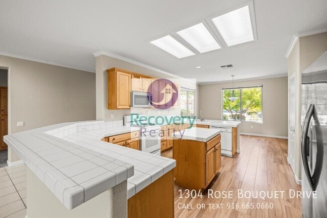 Building Photo - 1304 Rose Bouquet Dr