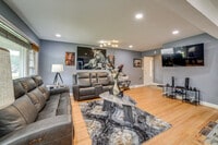 Building Photo - 737 E 157th Pl