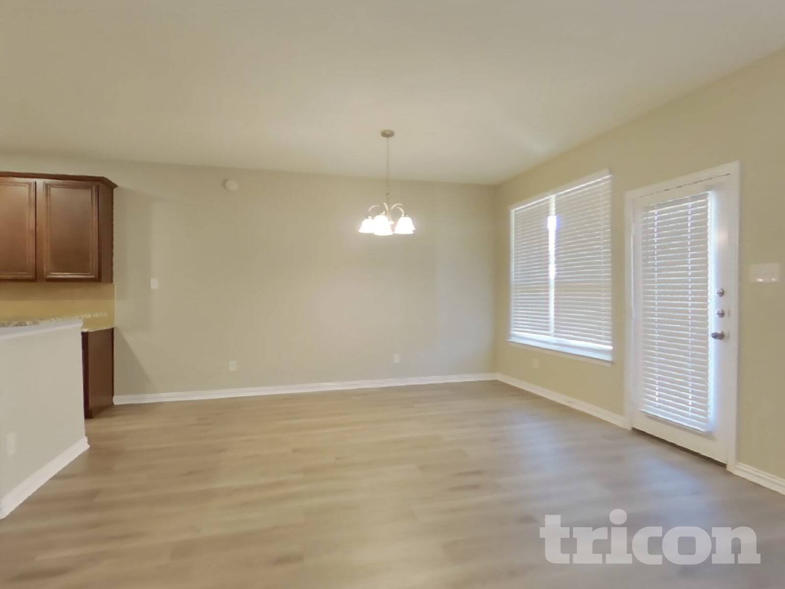 Building Photo - 8757 Royalwood Dr