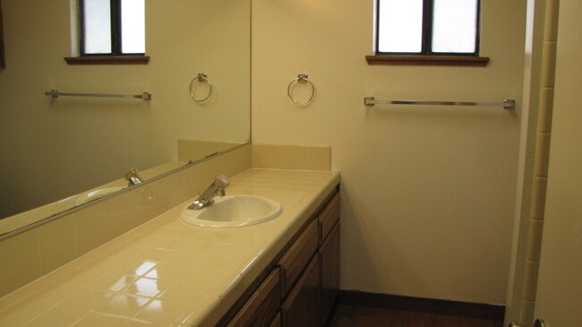 Building Photo - Home in South West Bakersfield Large Lot