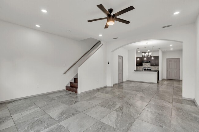 Building Photo - 204 Welland Dr