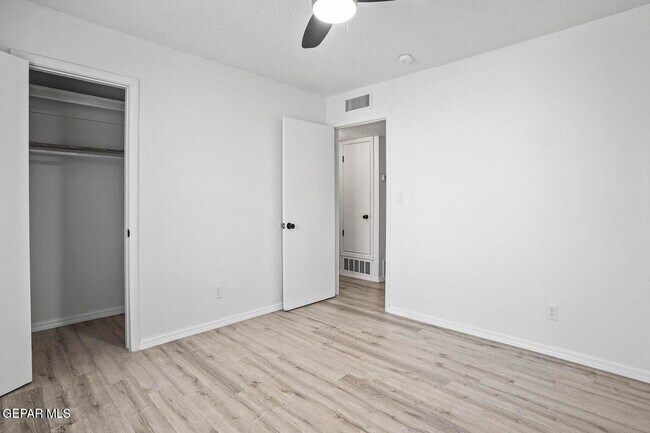 Building Photo - 1821 Ed White Way