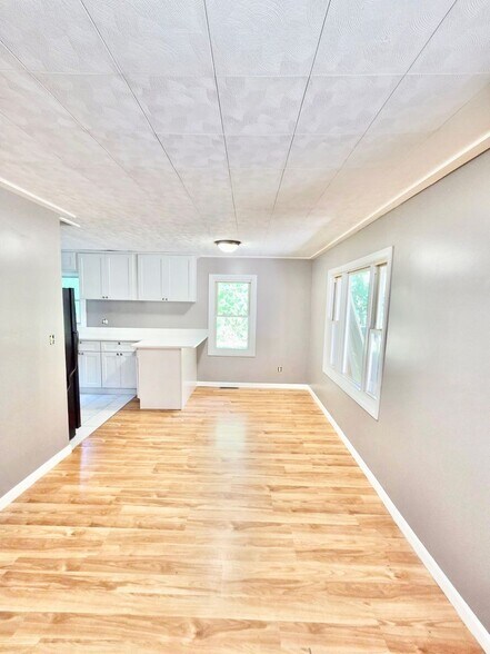 Building Photo - 204 S Pierce Rd