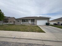 Building Photo - Beautiful 6 bedroom Single Family Home