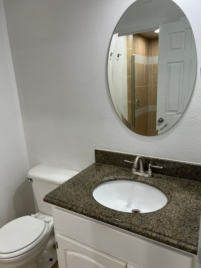 Building Photo - Beautiful 3 bedroom 2 bath house in Eugene!  $500 OFF YOUR FIRST MONTH'S RENT!