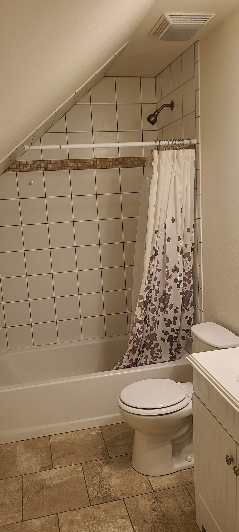 Second Floor Tub/Shower - 3352 S Schauer Ave