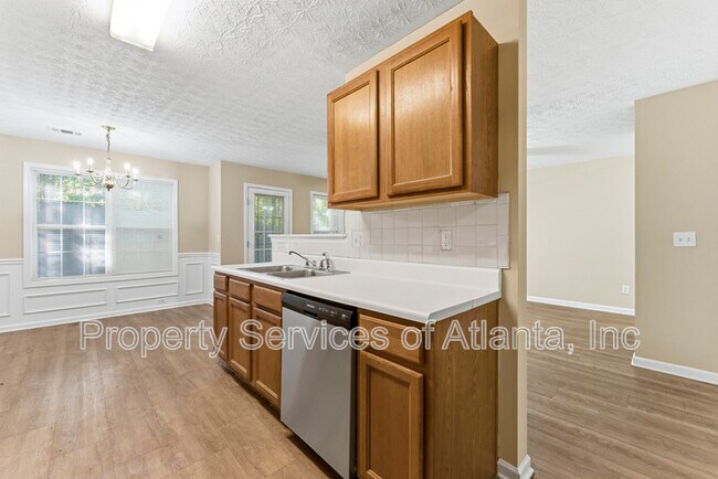 Building Photo - 2088 Manhattan Pkwy