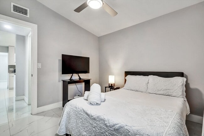 Building Photo - Single Family Home in Non HOA East Boca Raton