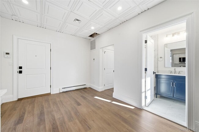 Building Photo - 13 W Hoffman Ave