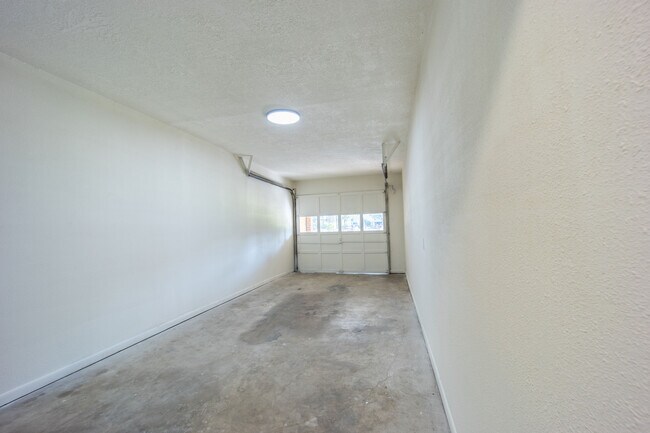 Building Photo - 17411 Strack Dr E