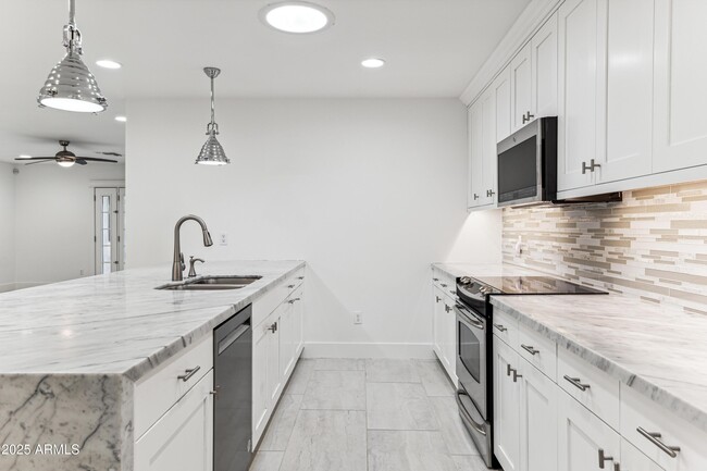 Building Photo - 6953 E Lafayette Blvd