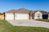 Building Photo - 3 Bedroom Plus Study and 3 car garage!