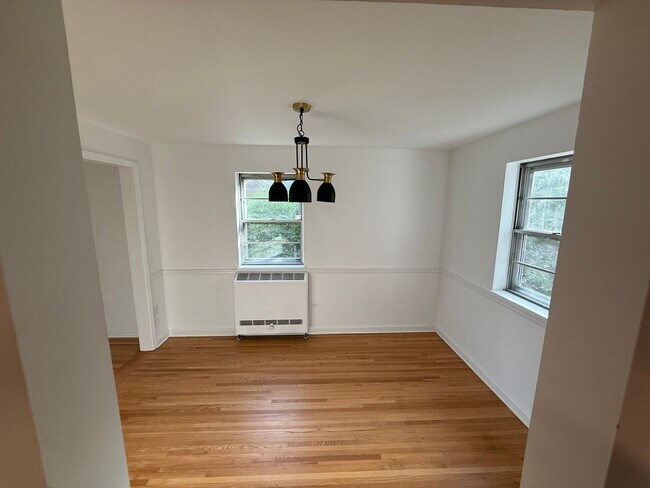 Building Photo - Two Bedroom Duplex Located Just Blocks from Downtown - No Students Permitted